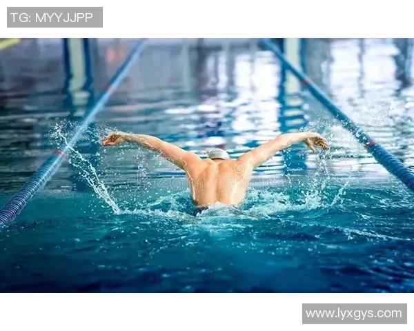 蝶泳带来的全身锻炼与健康益处，提升体力增强心肺功能